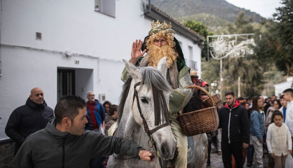 Melchor saluda al pueblo.