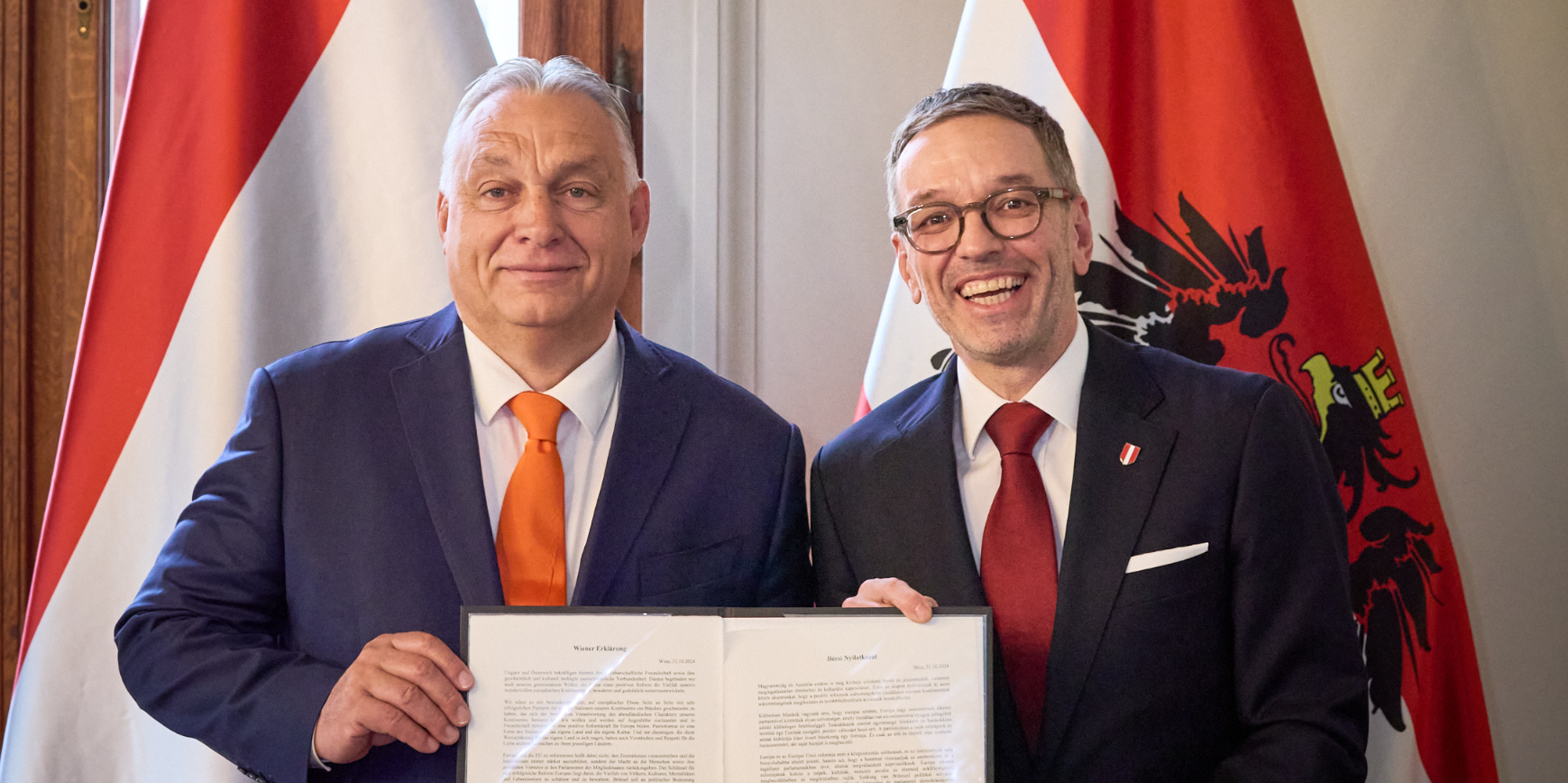 Kickl, a la derecha, próximo canciller de Austria, en una foto con Orban.