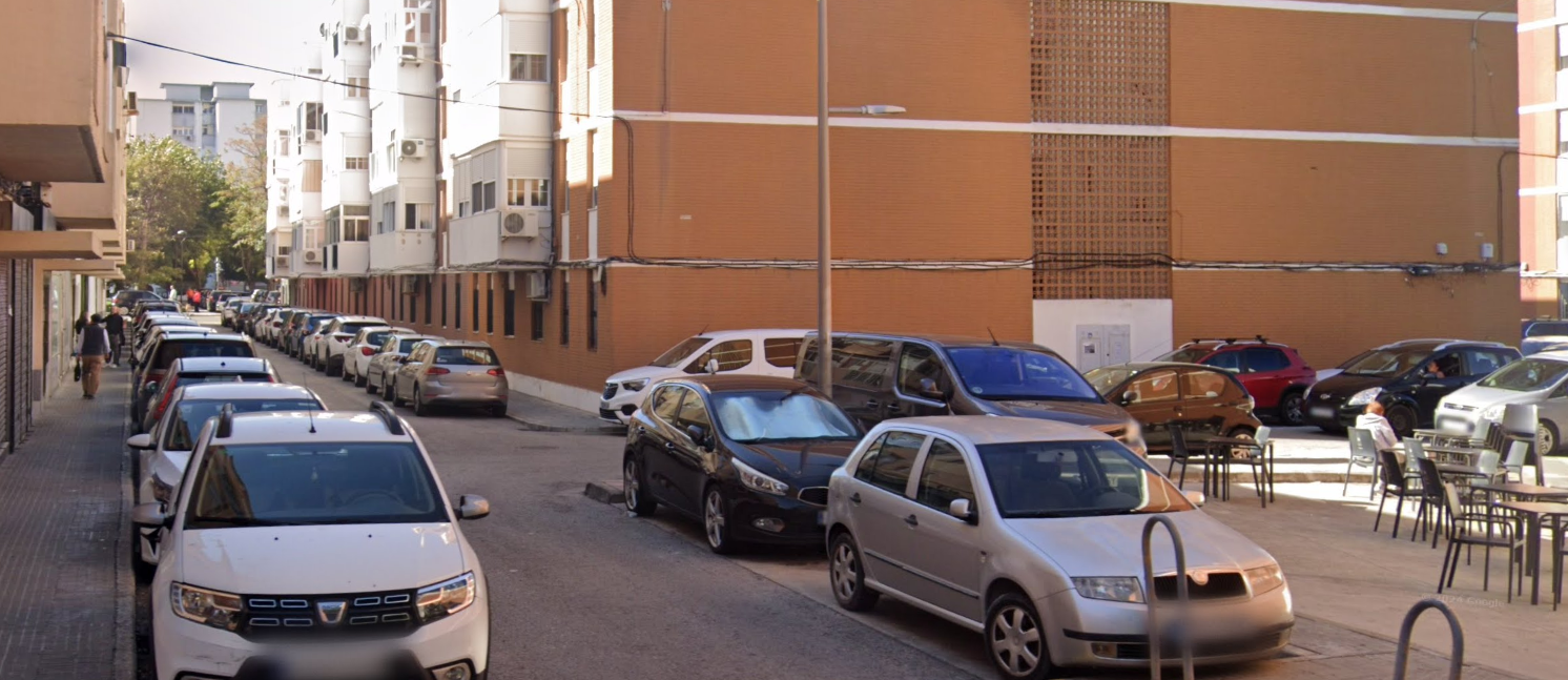 El barrio de Loreto, una de las zonas donde se imponen las nuevas plazas de aparcamiento en zona verde y naranja.