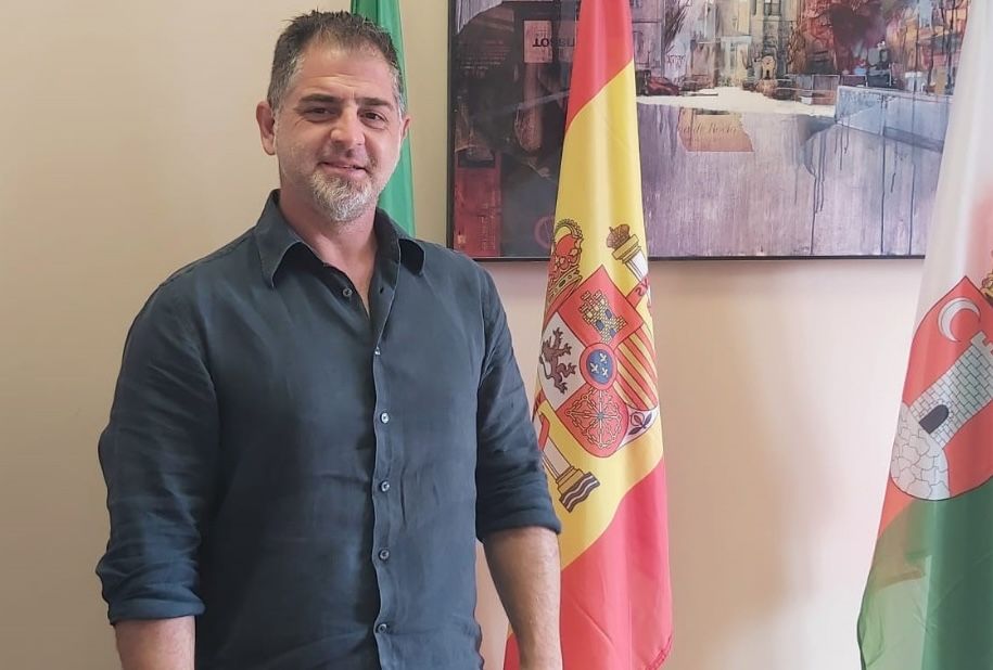 Arturo Ramón Torres Escamilla, que fue portavoz de Vox y teniente de alcalde en el Ayuntamiento de Huércal, en Almería, ha sido condenado a nueve años de prisión por violación.