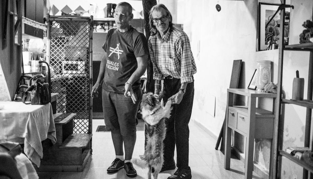 Leo, Juan Carlos y Cuqui, uno de sus perros. FOTO: JUAN CARLOS TORO