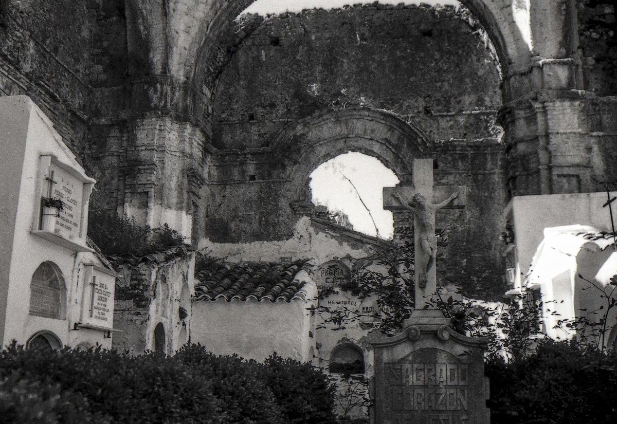 cementerio_de_villaluenga_del_rosario.jpg