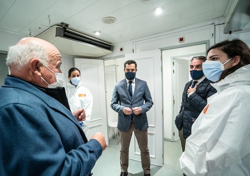 El consejero Jesús Aguirre, con el presidente andaluz Juan Manuel Moreno y el consejero de la Presidencia, Elías Bendodo, en una imagen reciente.