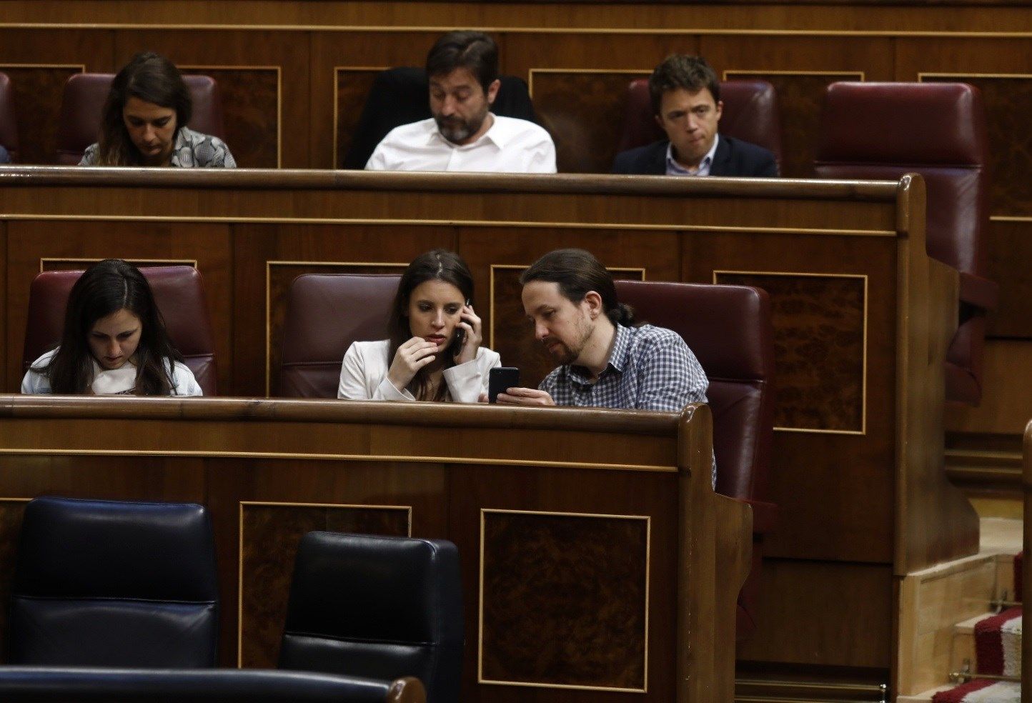 Pablo Iglesias e Irene Montero, en el congreso. FOTO: EUROPA PRESS.