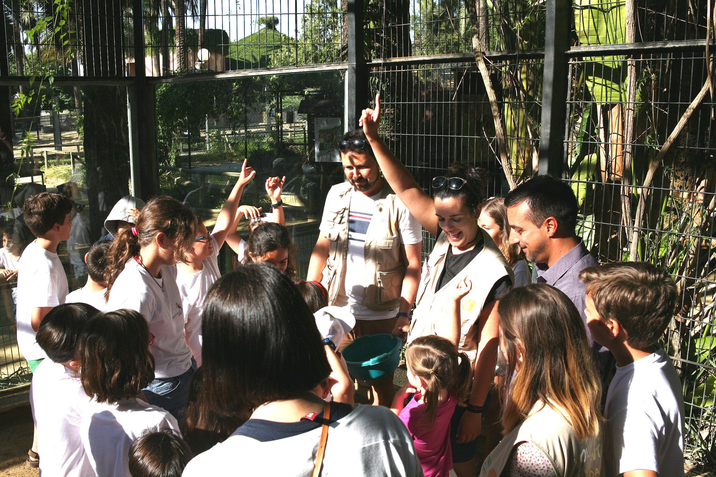 Díaz, en una visita a la Escuela de Verano del Zoo.