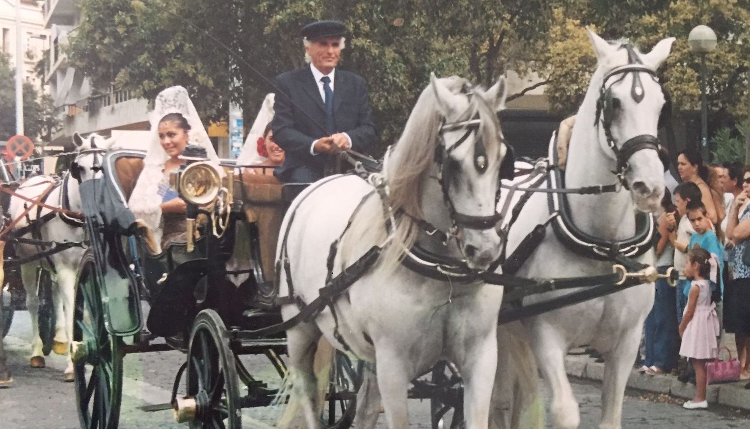 Tío Benito, en su coche de caballos.