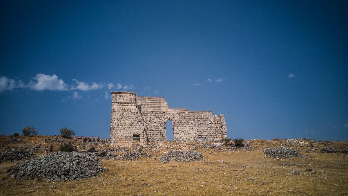 ¿Dónde se localiza una de las ciudades romanas más importantes de Andalucía? En la imagen, restos romanos de Acinipo.