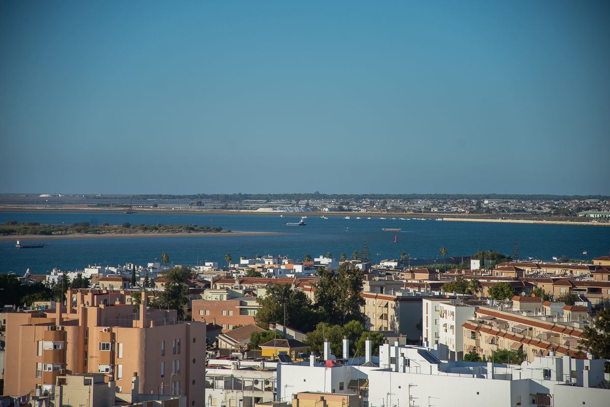 Vista de la desembocadura del Guadalquivir en Sanlúcar.