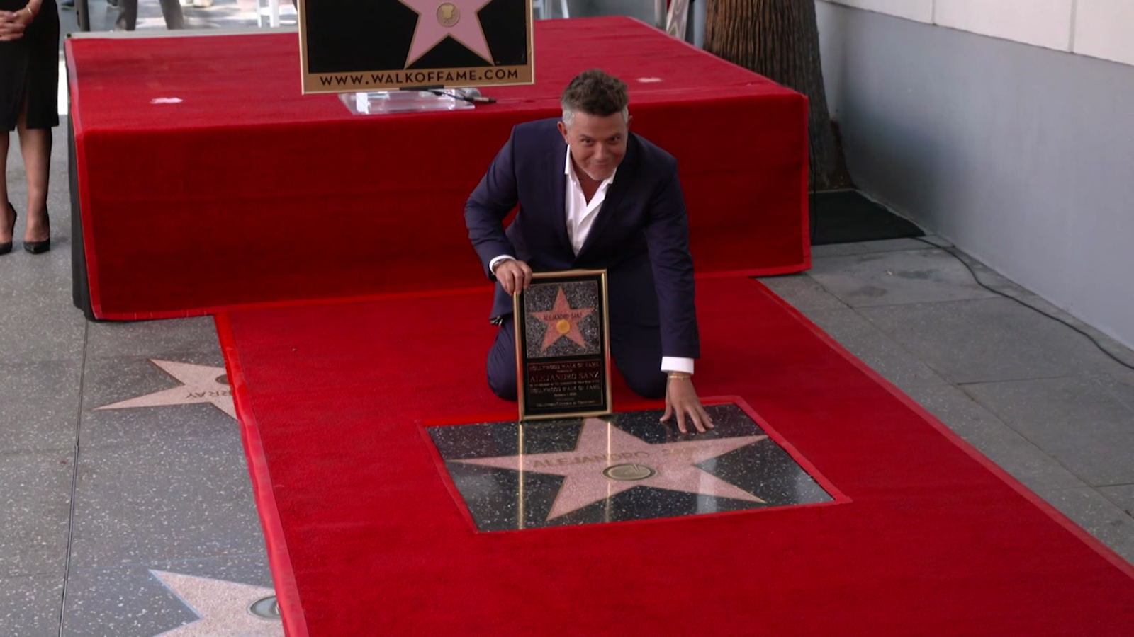 Alejandro Sanz, con su estrella en el Paseo de la Fama de Hollywood.