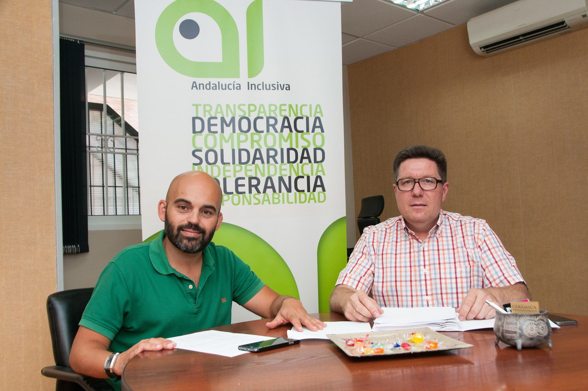 Valentín Sola, presidente de la confederación Andalucía Inclusiva, junto al socialista Rodrigo Sánchez Haro. FOTO: ANDALUCÍA INCLUSIVA. 